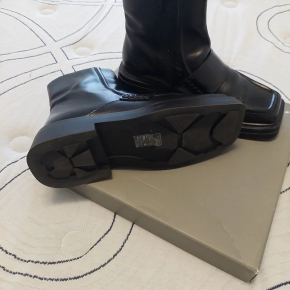 Vagabond Black Loafer Boots for Women - Picture 5 of 7